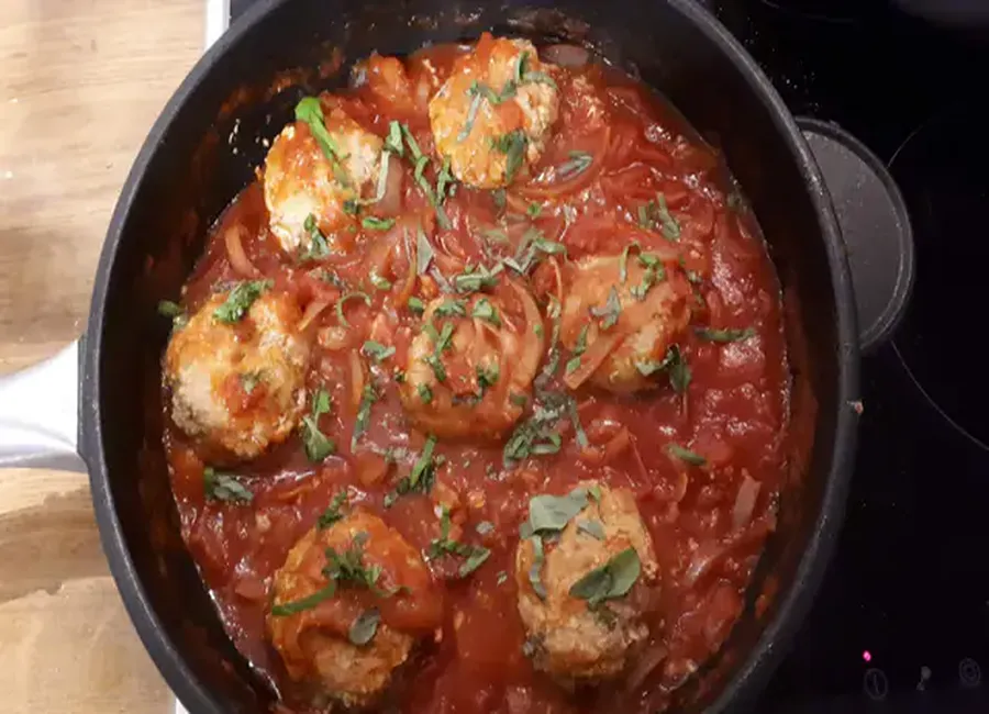 Boulettes de veau au parmesan, sauce tomate au basilic