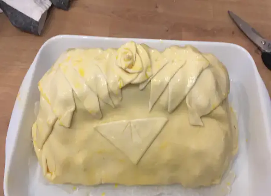 Rôti de boeuf en croûte au foie gras et girolles