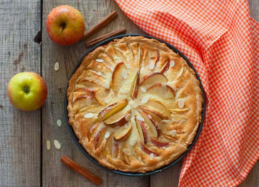 Tarte amandine aux pommes et crème d'amandes