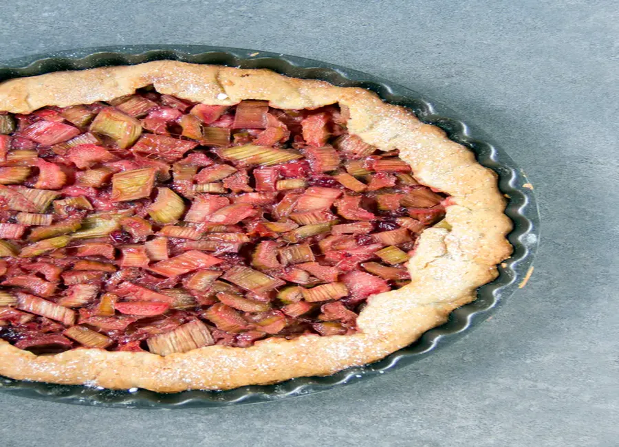 Tarte à la rhubarbe (et poudre d'amandes)