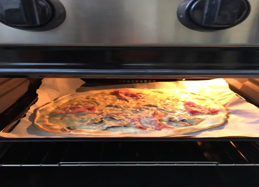 Pizza champignons et lardons