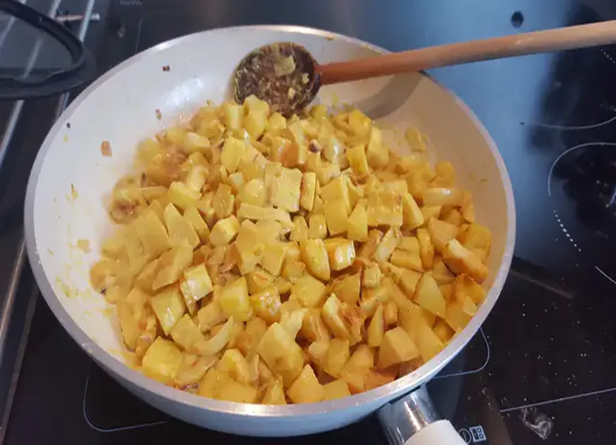 Poêlée de panais et de pommes de terre au curry