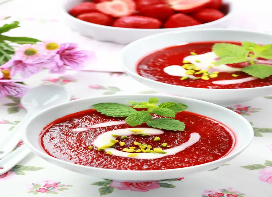 Soupe de pistaches aux fraises