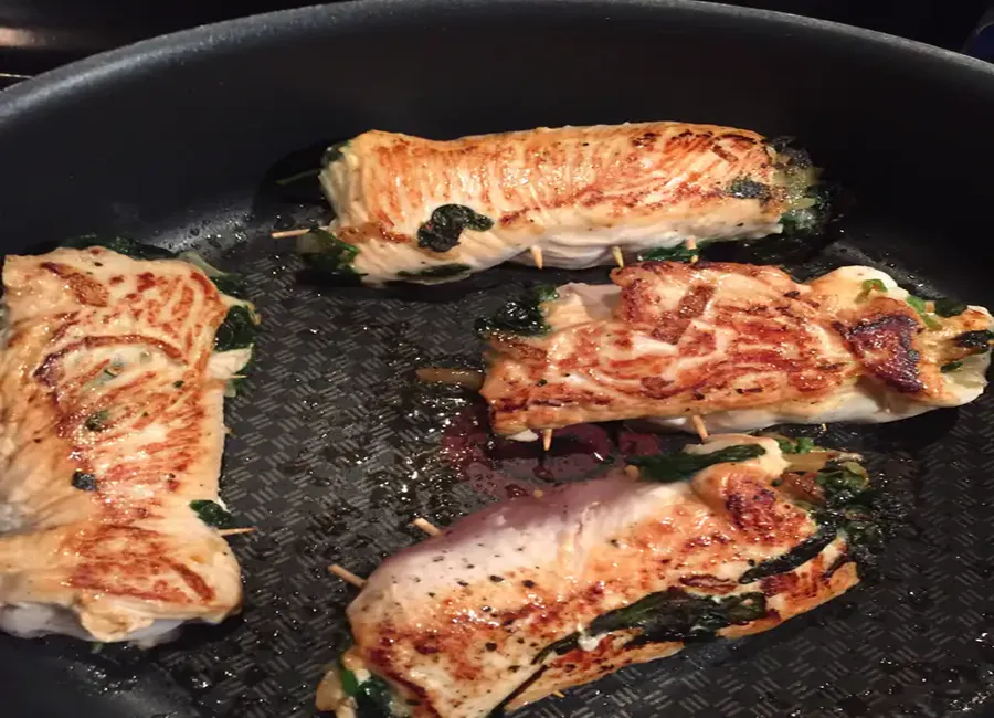 Rouleaux de poulet aux épinards