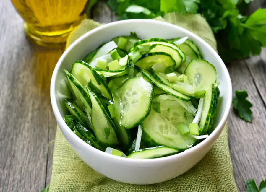 Concombres en vinaigrette aux échalotes