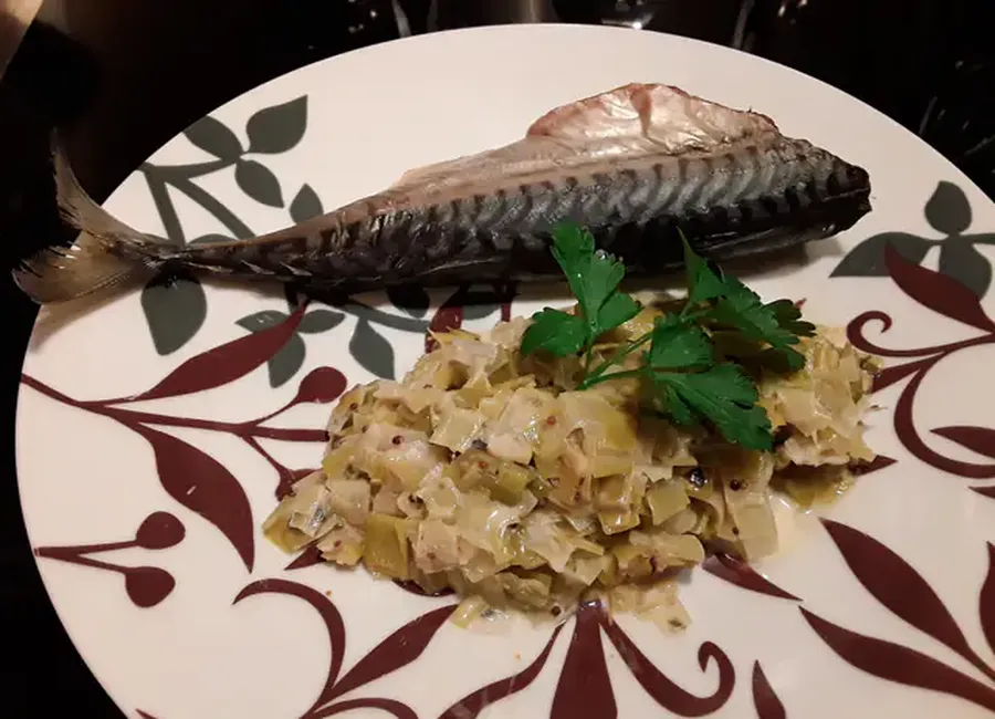 Maquereaux au vin blanc et poireaux