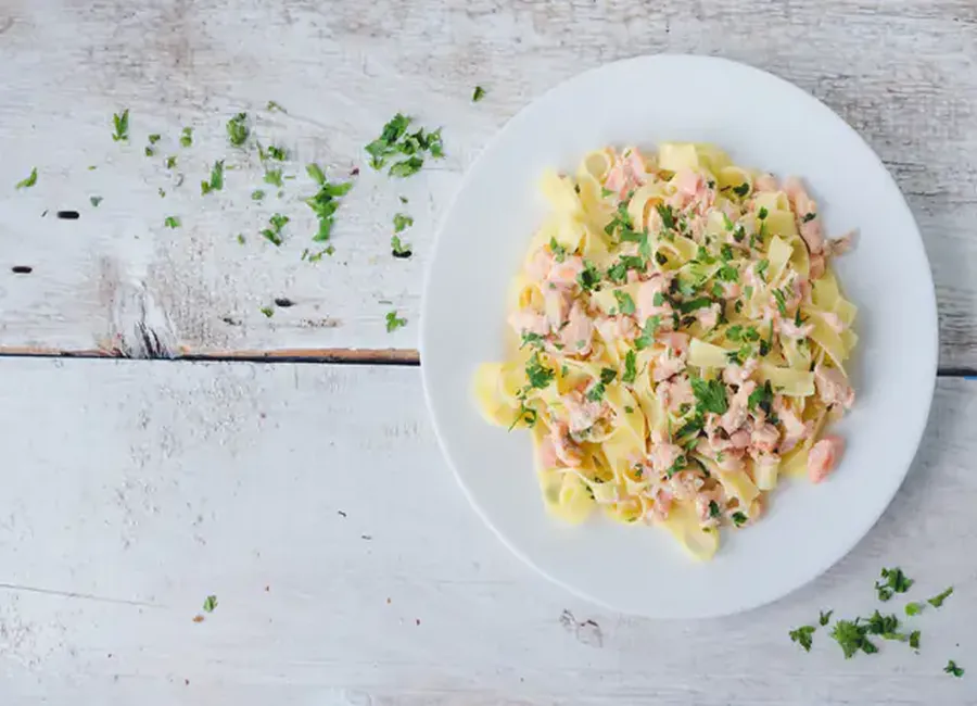 Tagliatelles au saumon et fondue de poireaux