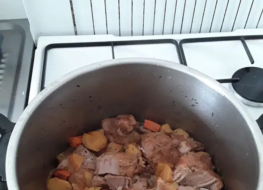 Filet mignon de porc en cocotte de légumes caramélisés