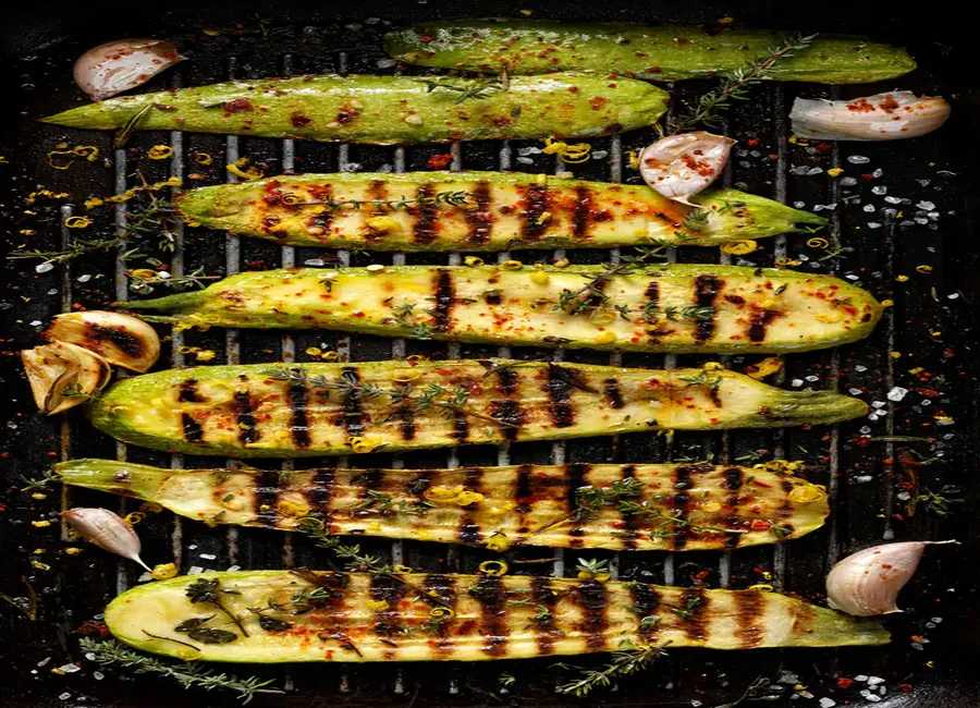Courgettes marinées sur le grill