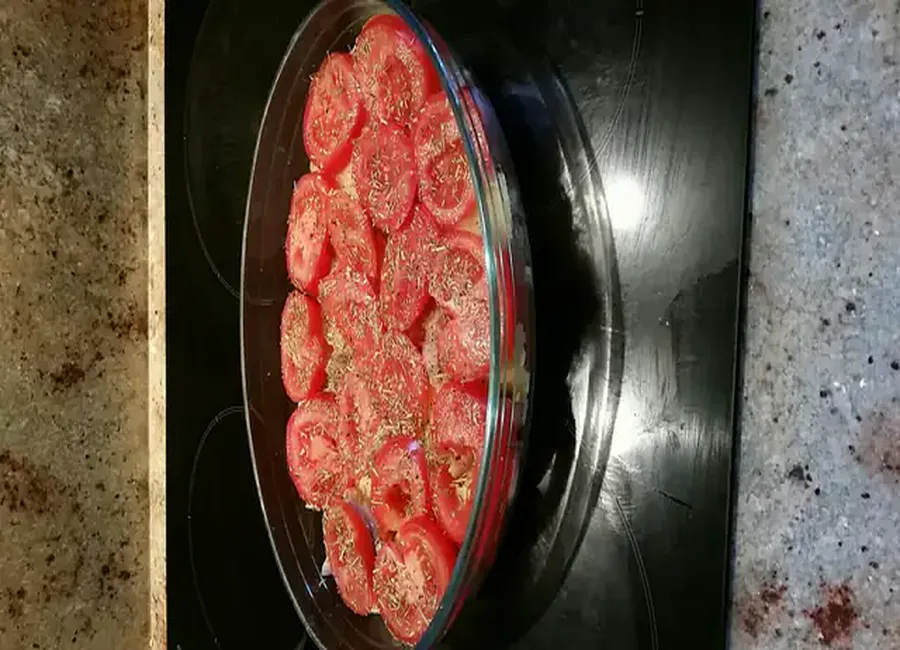 Gratin de harengs aux tomates et aux oignons