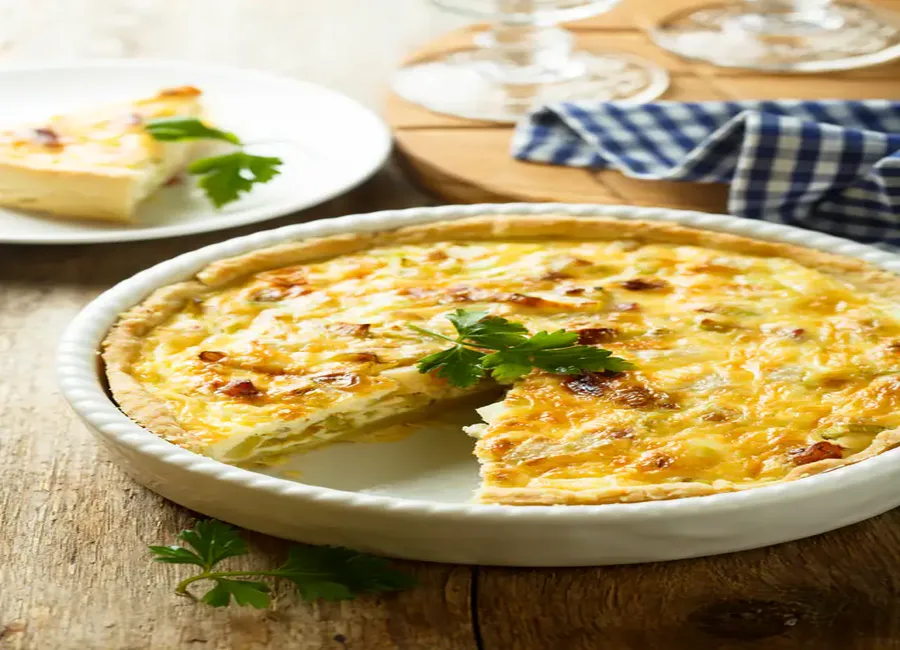 Tarte maison aux poireaux et aux lardons