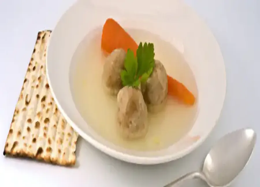 Bouillon de poulet avec kneidler (recette juive polonaise)