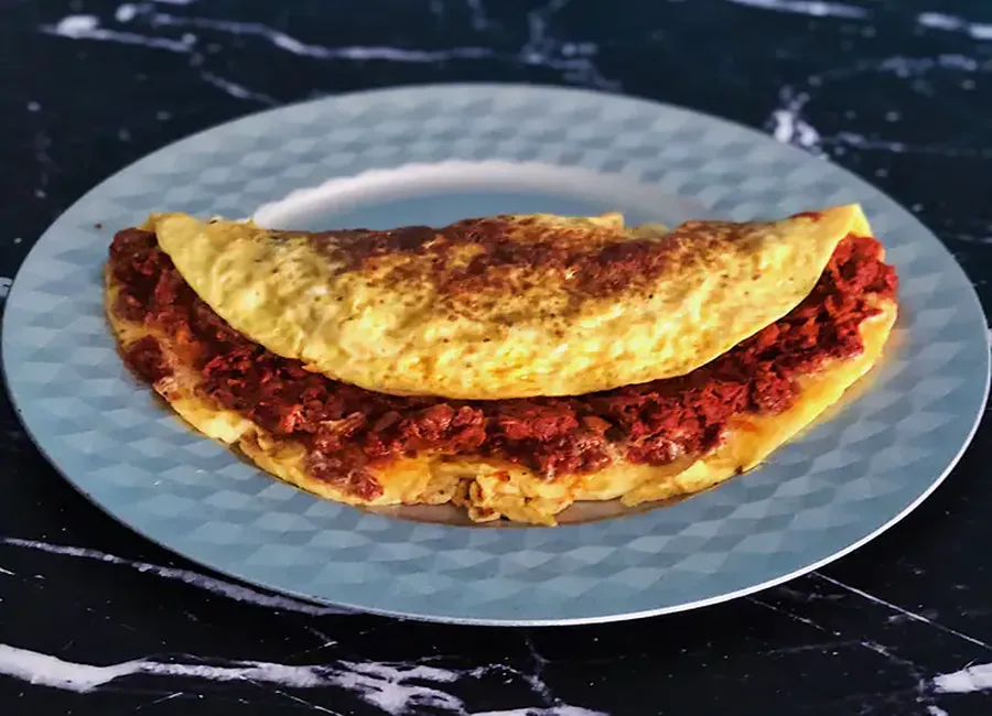 Omelette au thon tomates