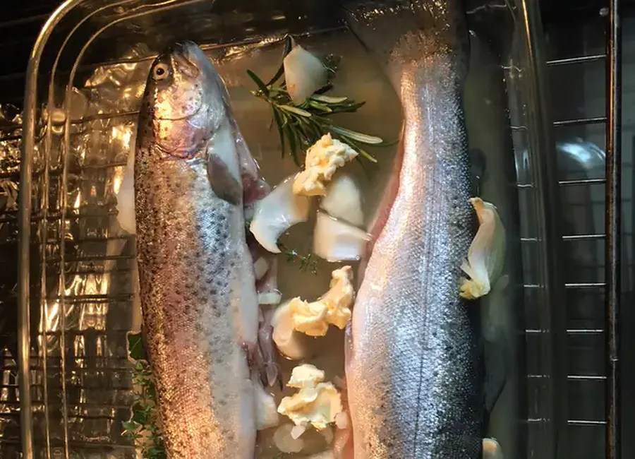 Truites dorées au vin blanc