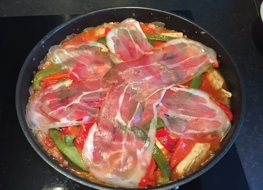 Poulet basquaise au pastis