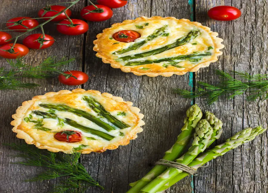 Tartelettes aux asperges et aux tomates cerises