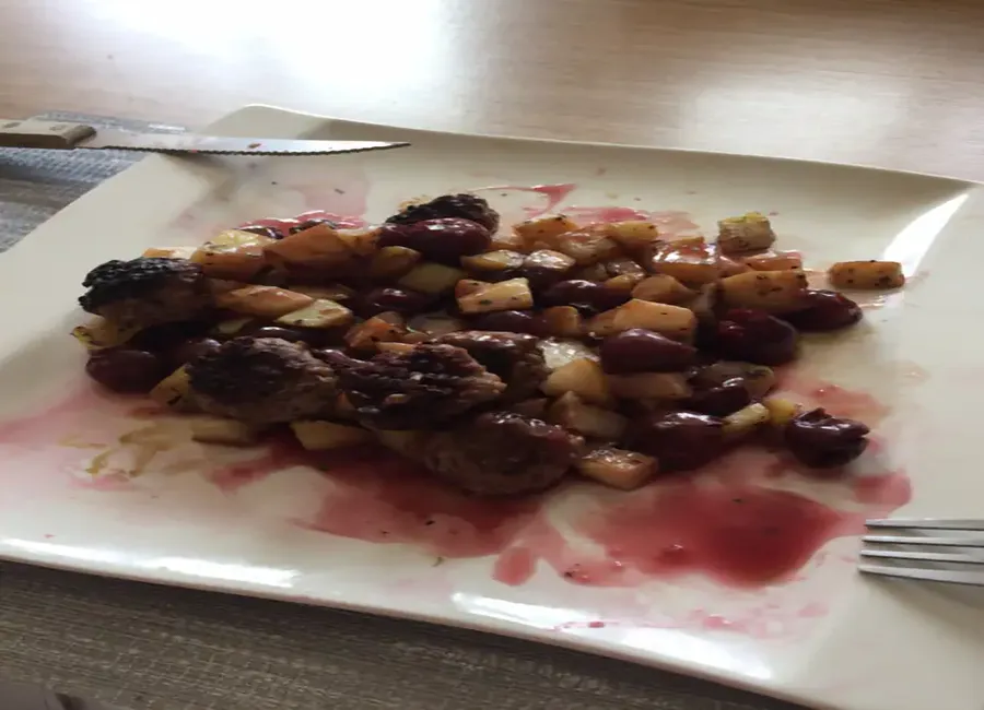 Boulettes aux cerises (plat médiéval)