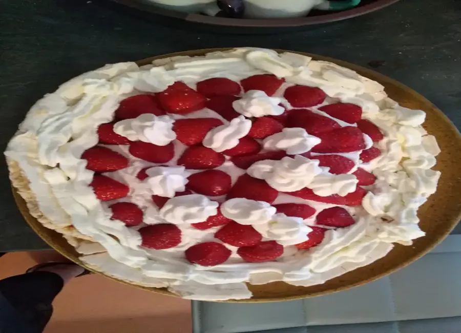 Meringue aux fruits et chantilly