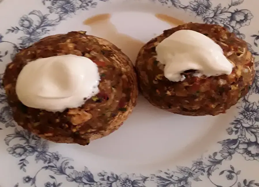 Champignons farcis aux crevettes et aux légumes