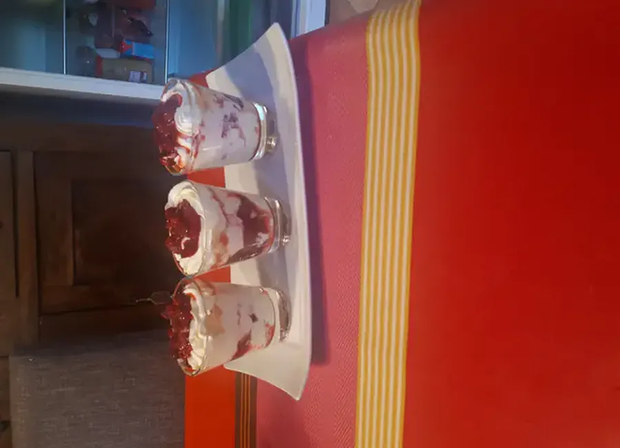 Crème de mascarpone aux fraises et abricots