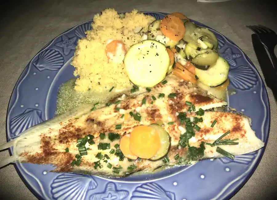 Cocotte de poisson aux petits légumes, ciboulette et paprika
