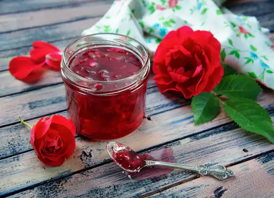 Confiture de pétales de roses anciennes