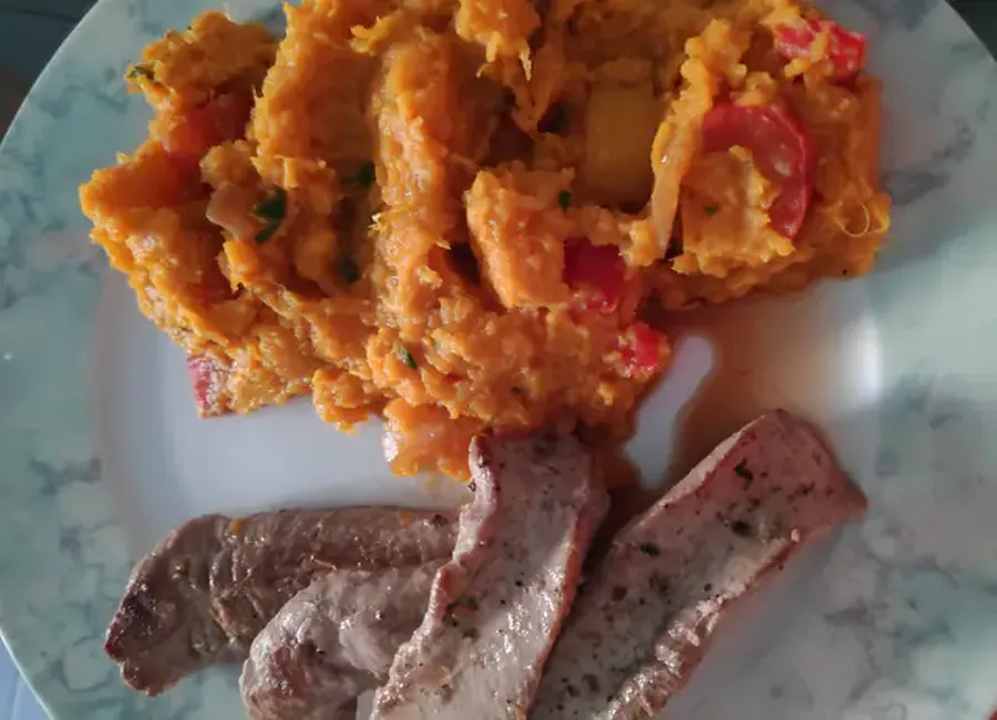 Purée de patates douces aux 2 poivrons et aiguillettes de canard