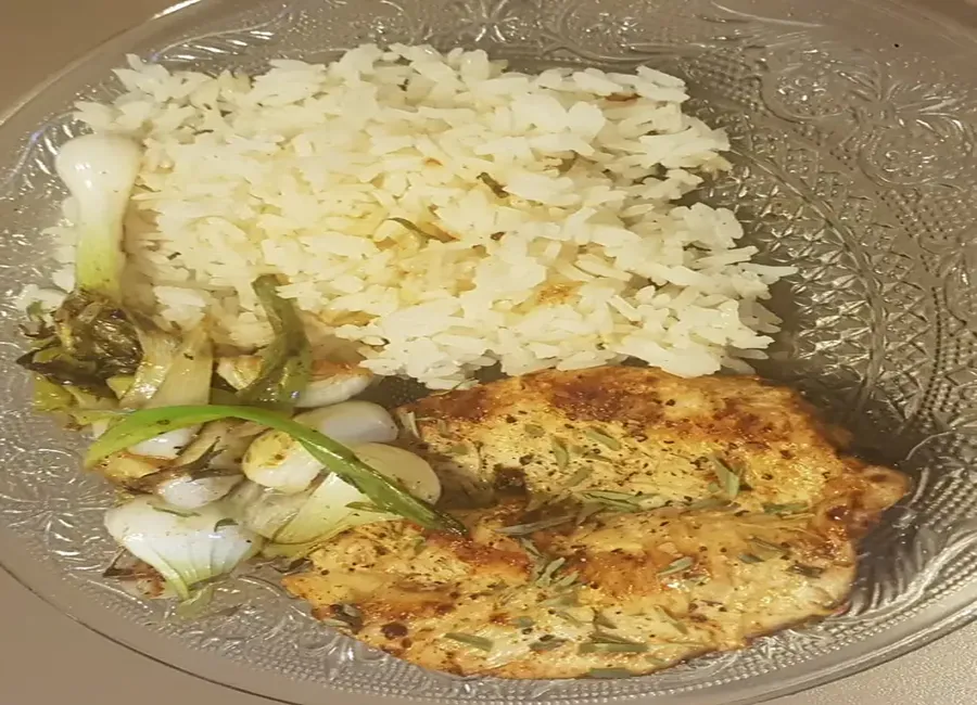 Blancs de poulet aux oignons nouveaux