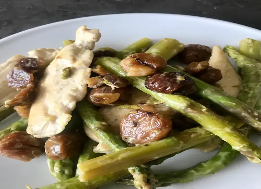Aiguillettes de poulet aux asperges et aux marrons