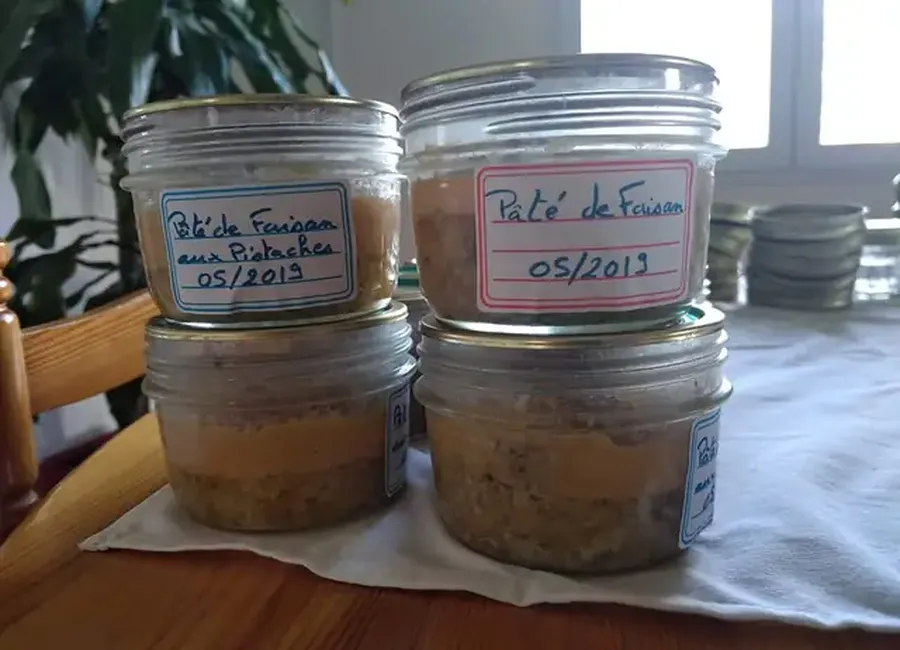 Pâté de faisan aux pistaches en bocal