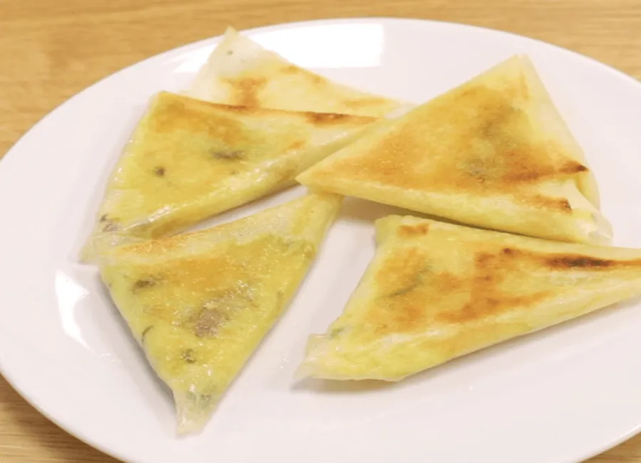 Samossas d’orties, chèvre et noisettes