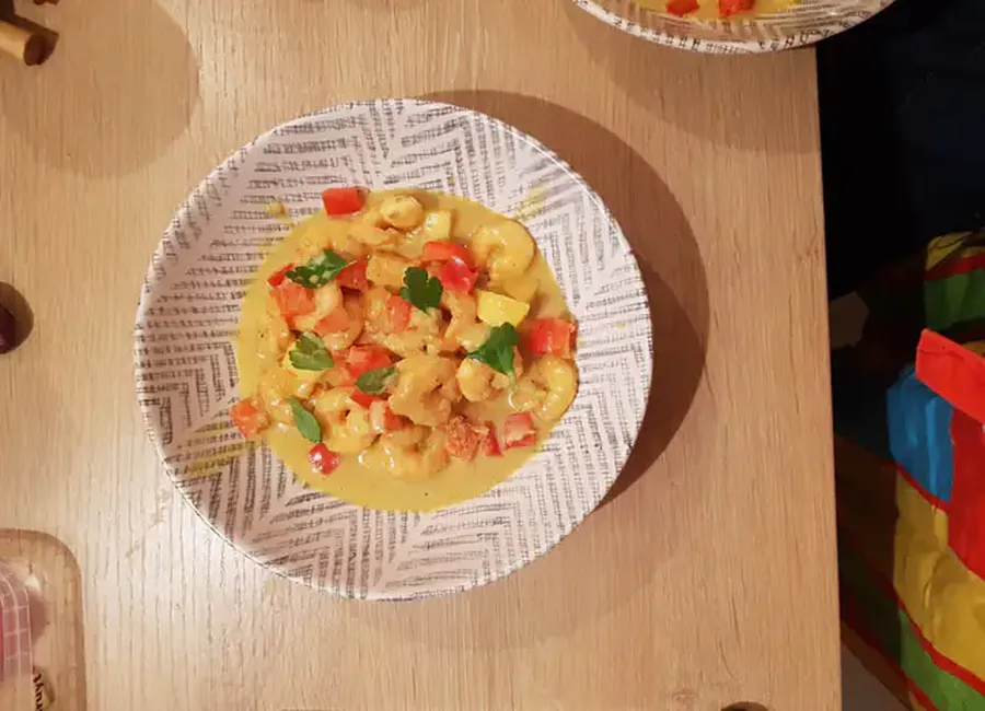 Scampis au curry et aux pommes