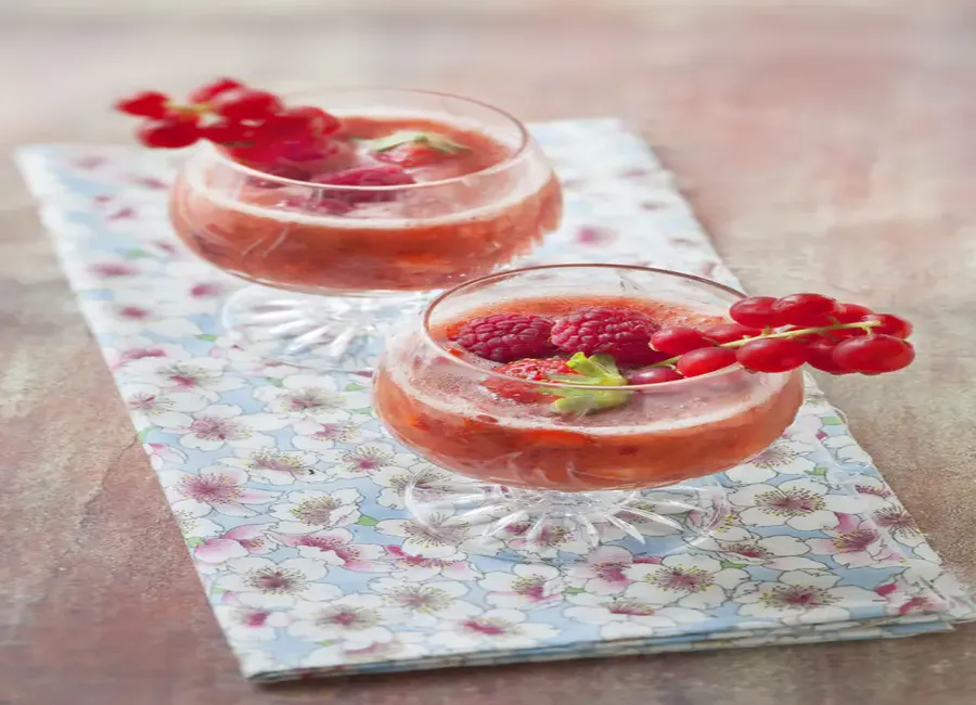 Fraises en soupe pétillante