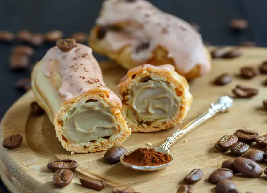 Eclairs au café