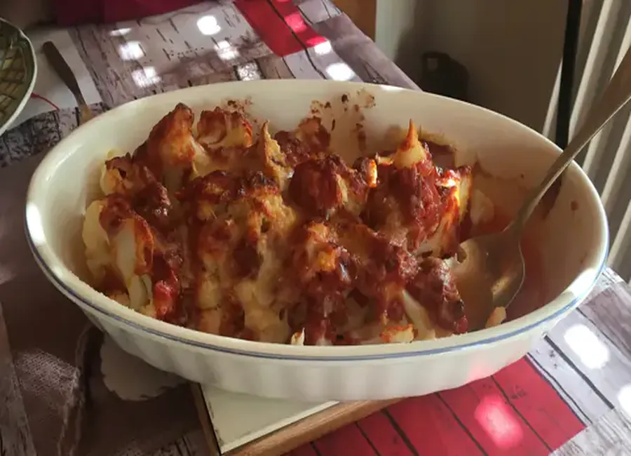 Chou-fleur, sauce tomate et fromage frais