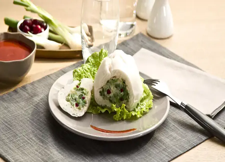 Petits pains vapeur farcis au chou kale, cranberries et tofu