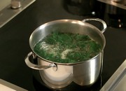Gnocchi de ricotta en vert et blanc, légumes aux sucs de jambon