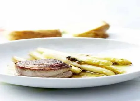 Asperges blanches et veau en cocotte