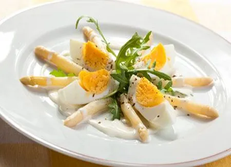Asperges aux oeufs