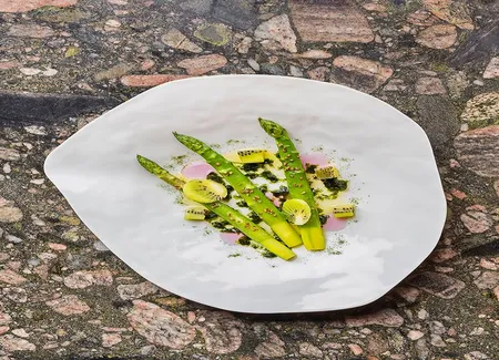 Asperges vertes et sauce iodée au kiwi