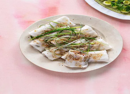 Bánh cuón au porc et aux poireaux