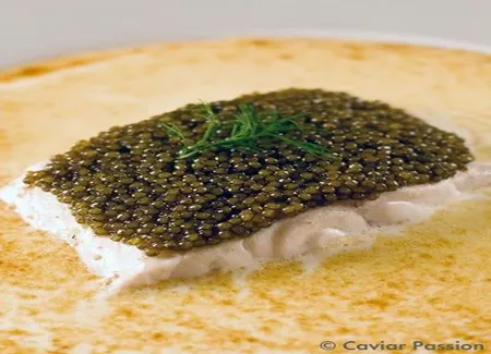 Bar de ligne dos bleu » tartiné au caviar, crème fleurette gratinée