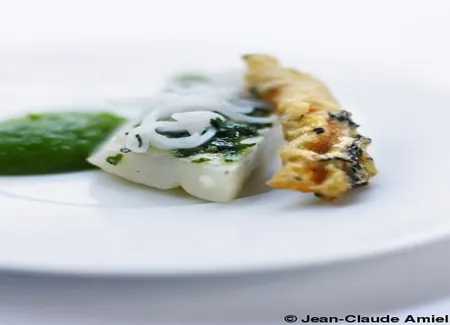 Barbue en persillade, mousseline de courgette verte et tempura de fleur de courgette au thé