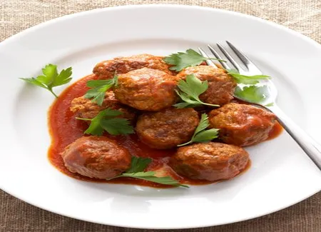 Basique : boulettes de boeuf sauce tomate