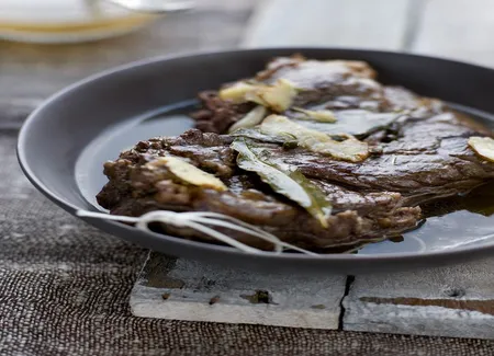 Basse côte de boeuf wagyu, bouillon au gingembre