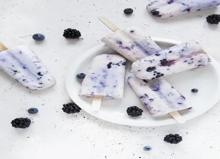 Bâtonnets glacés aux myrtilles