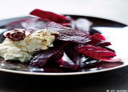 Betterave crapaudine, trévise et cottage cheese au soja