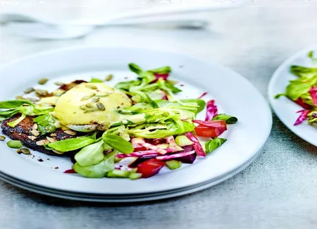 Betteraves, mâche et oeufs mollets