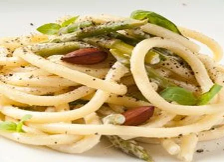 Bigoli aux amandes et basilic