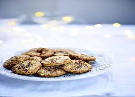 Biscuits à la farine de châtaigne, aux noix et aux fleurs d'épices